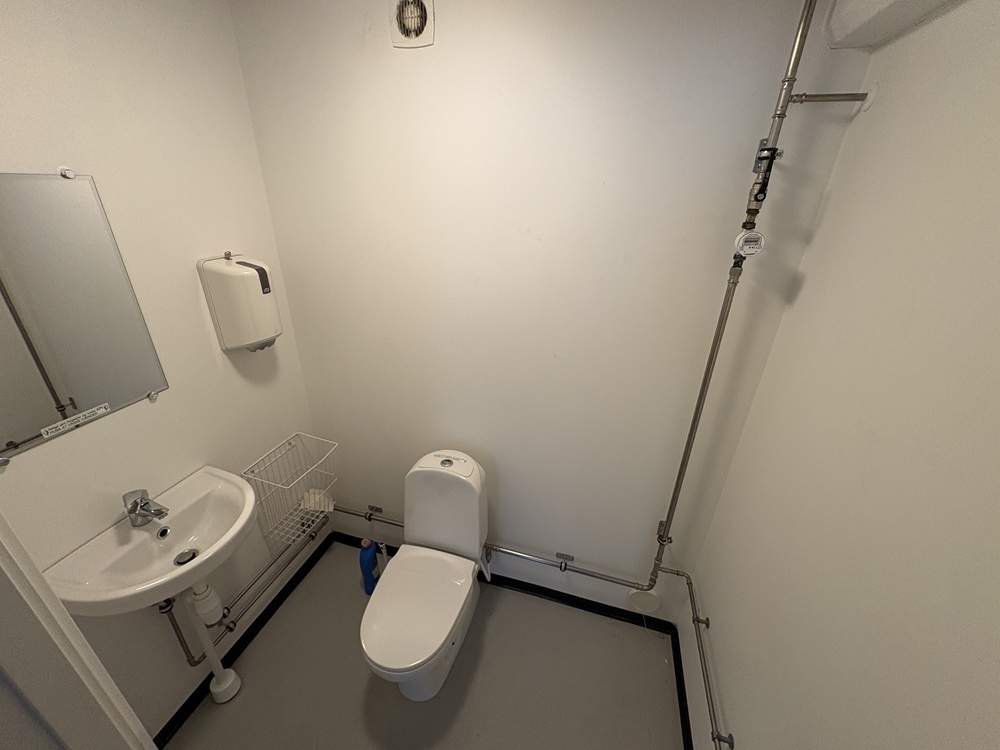 Kontor 33 m2_ toilet tomt